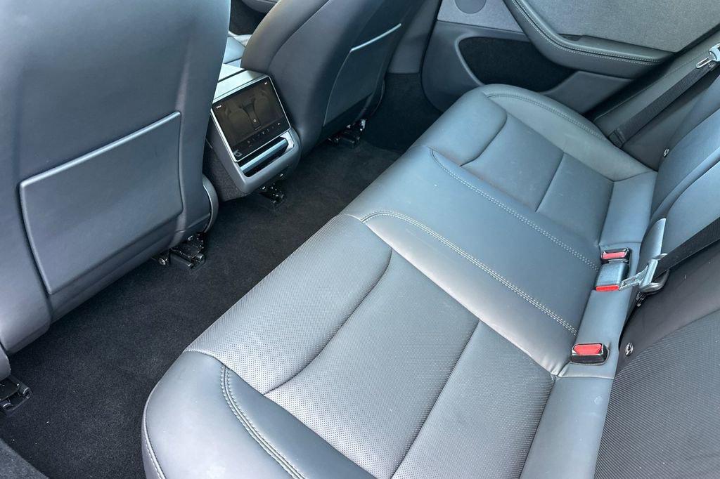 Used 2025 Tesla Model 3 image 11