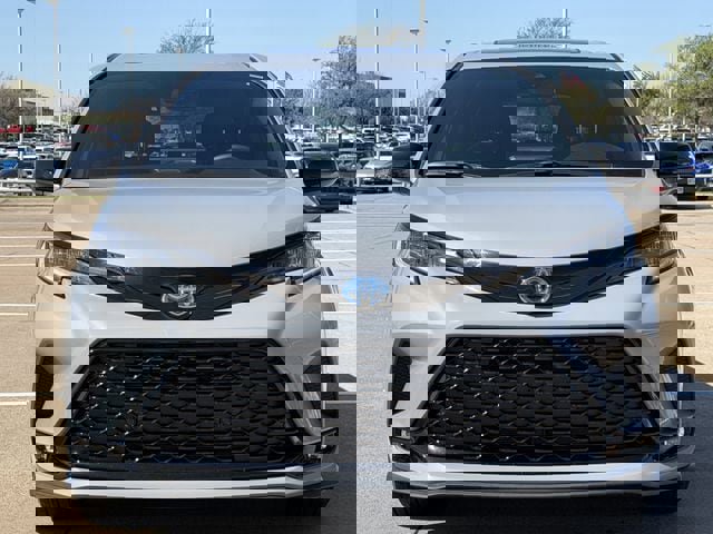 Used 2025 Toyota Sienna XSE image 8