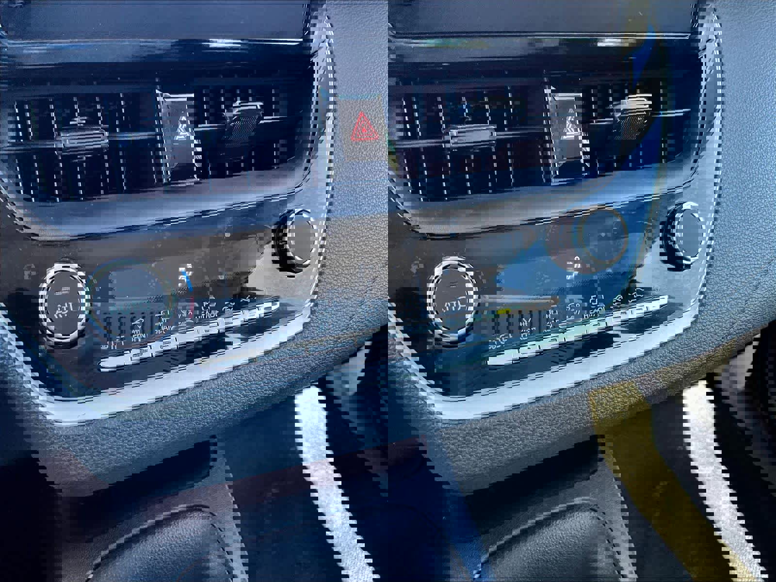 Used 2025 Toyota Corolla LE image 26