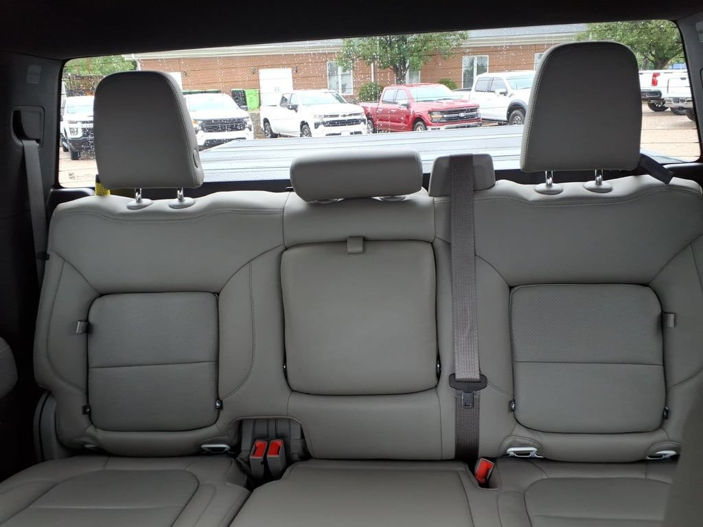 Used 2022 Chevrolet Silverado 1500 RST AWD/4WD image 22