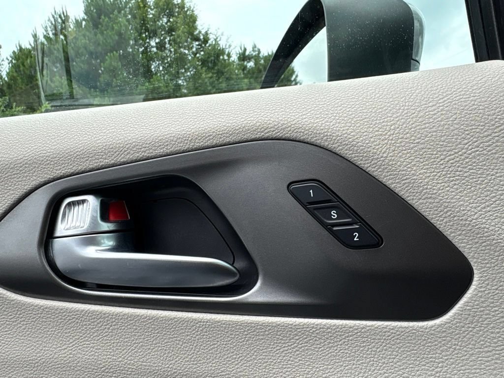 Used 2023 Chrysler Pacifica Touring-L FWD image 35