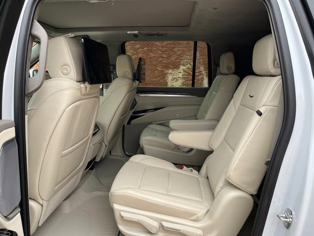 New 2026 Cadillac Escalade ESV Platinum Sport w/ LPO, ONYX Package AWD/4WD image 17