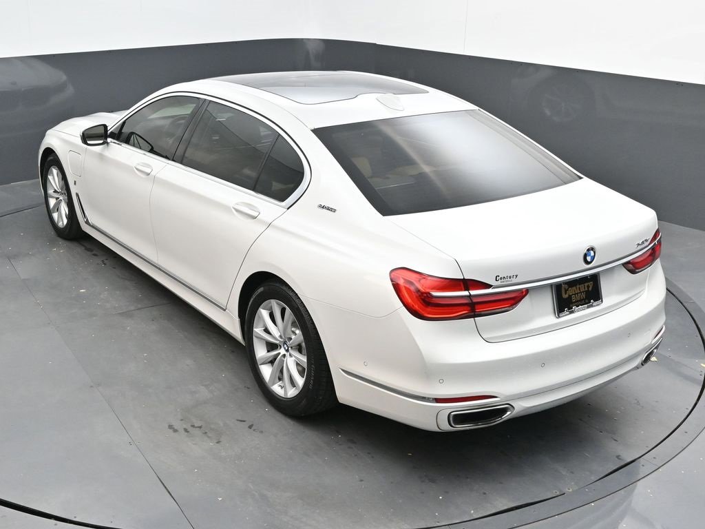 Used 2018 BMW 740e xDrive image 46