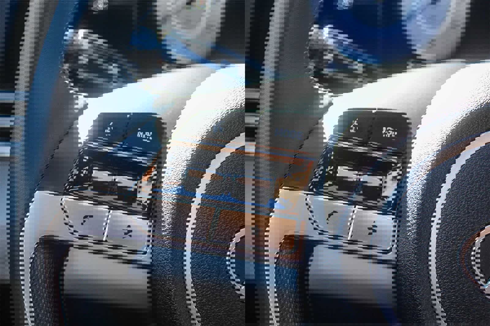 Certified 2025 Hyundai Elantra Limited image 32