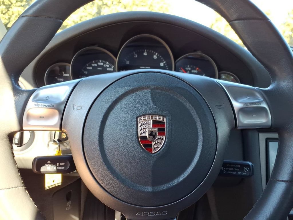 Used 2006 Porsche 911 Carrera 4 AWD/4WD image 18