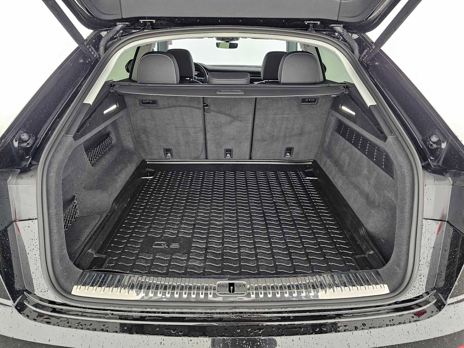 Used 2022 Audi Q8 Premium Plus image 14