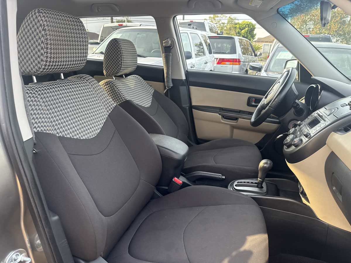 Used 2010 Kia Soul ! FWD image 17