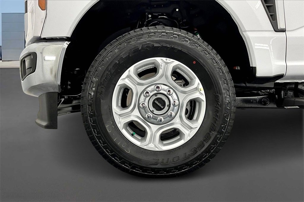 New 2026 Ford F350 XLT w/ FX4 Off-Road Package image 11