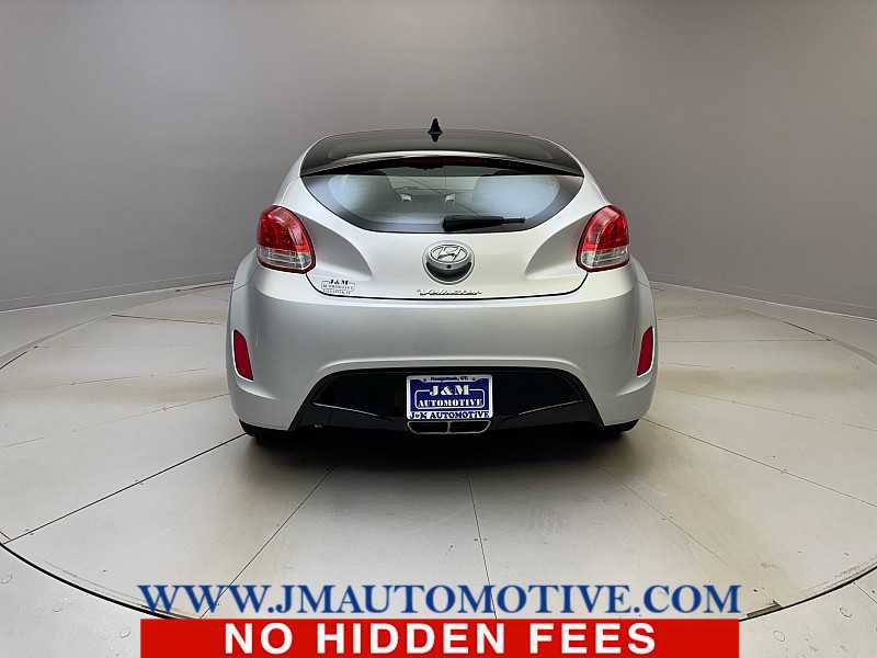 Used 2017 Hyundai Veloster Value Edition image 4