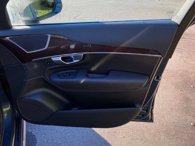 Used 2019 Volvo XC90 T6 Momentum w/ Protection Package Premier AWD/4WD image 38