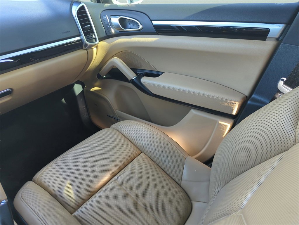 Used 2017 Porsche Cayenne S Platinum image 39