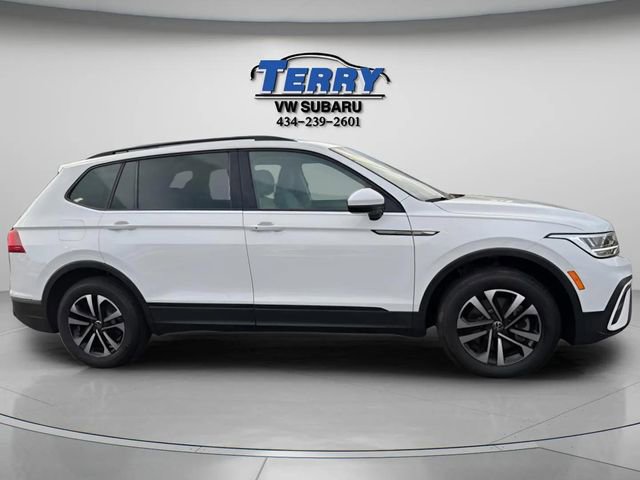 Used 2022 Volkswagen Tiguan S image 1