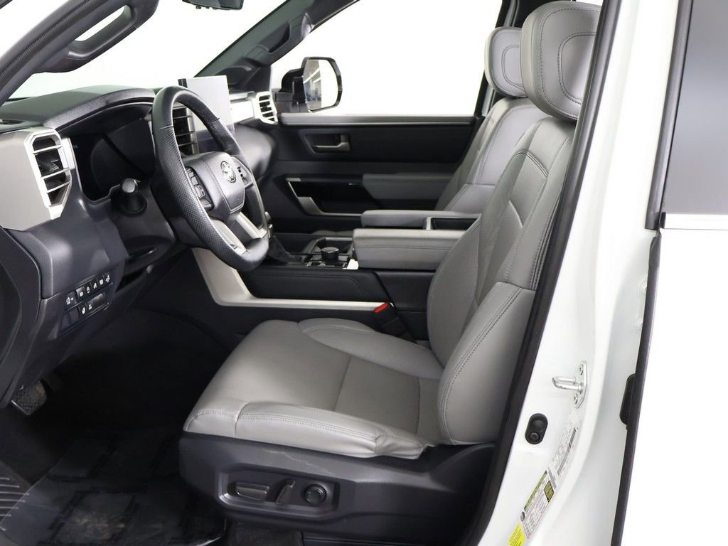 Used 2025 Toyota Tundra Limited AWD/4WD image 30