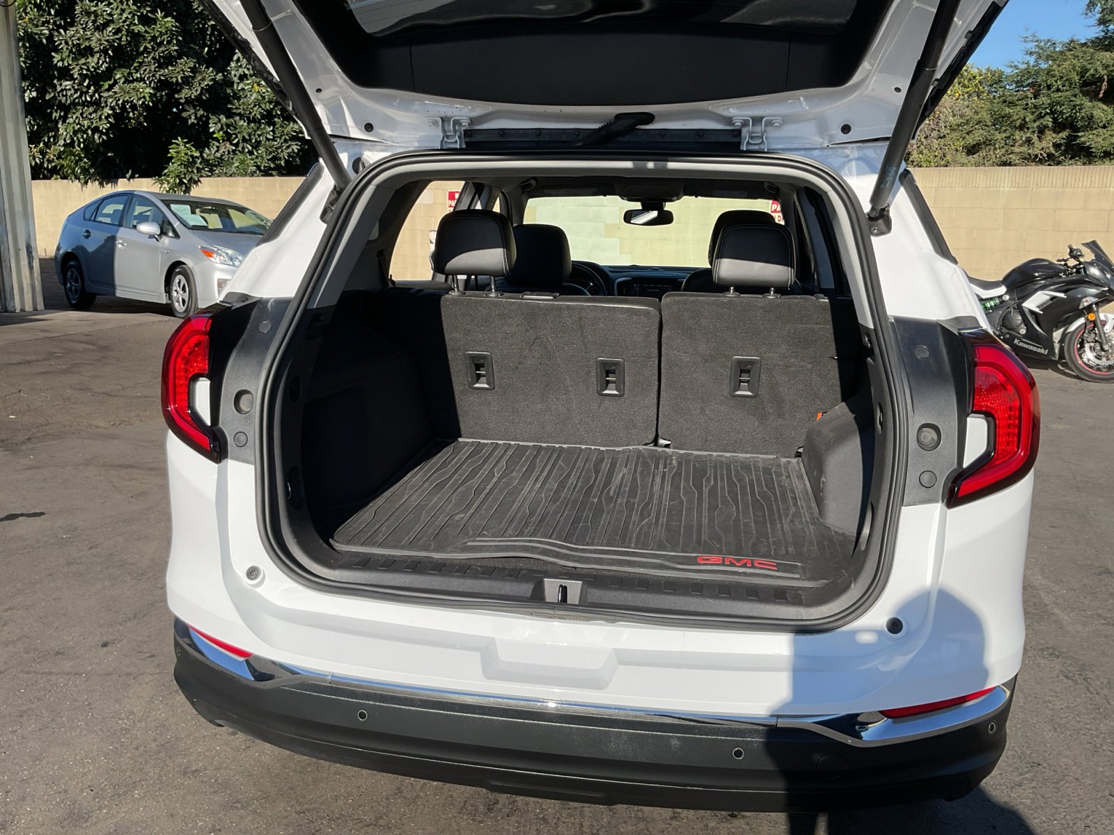Used 2022 GMC Terrain SLT image 27
