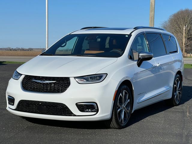Used 2023 Chrysler Pacifica Pinnacle FWD image 49