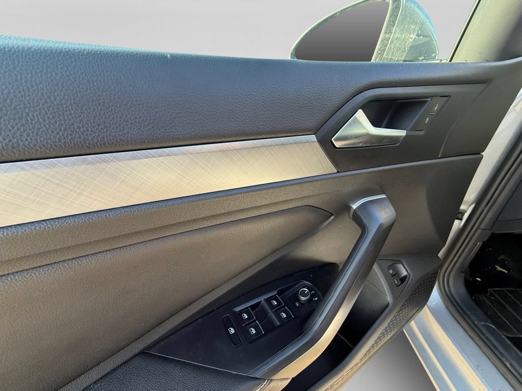 Used 2024 Volkswagen Jetta SE FWD image 20