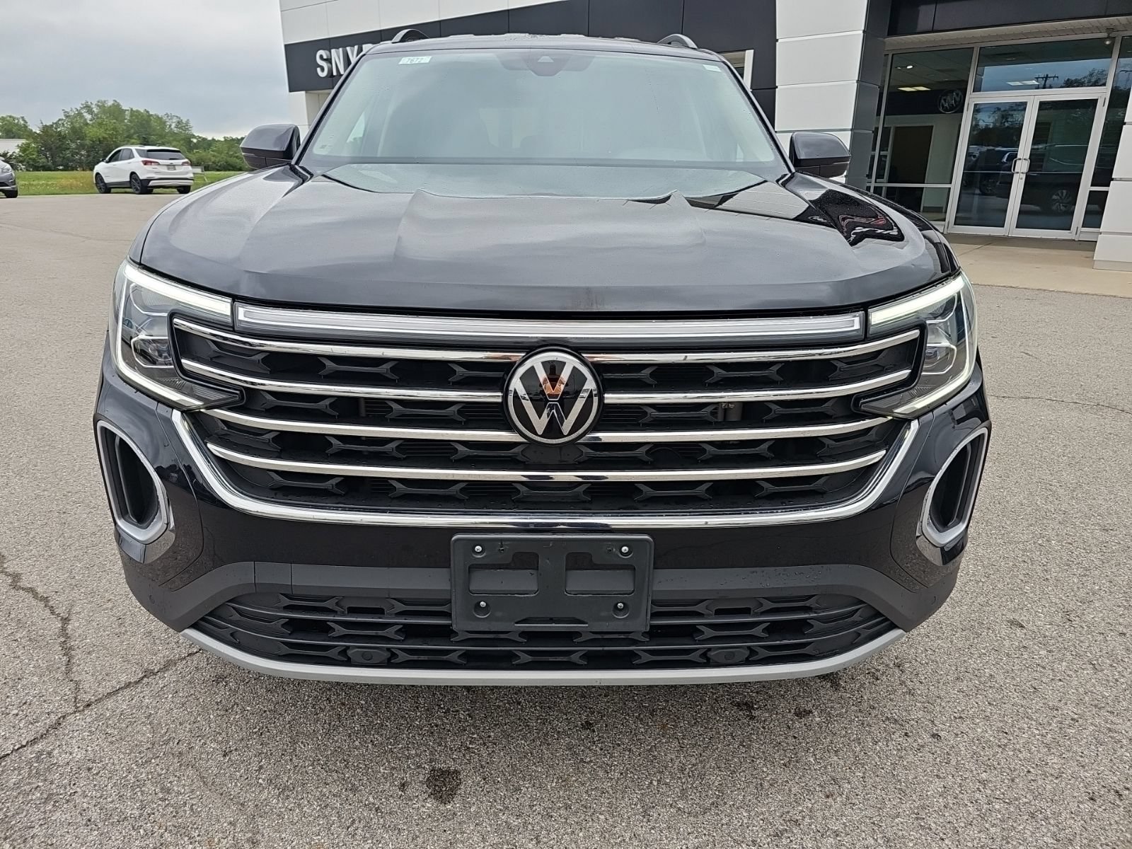 Used 2024 Volkswagen Atlas SE FWD image 2