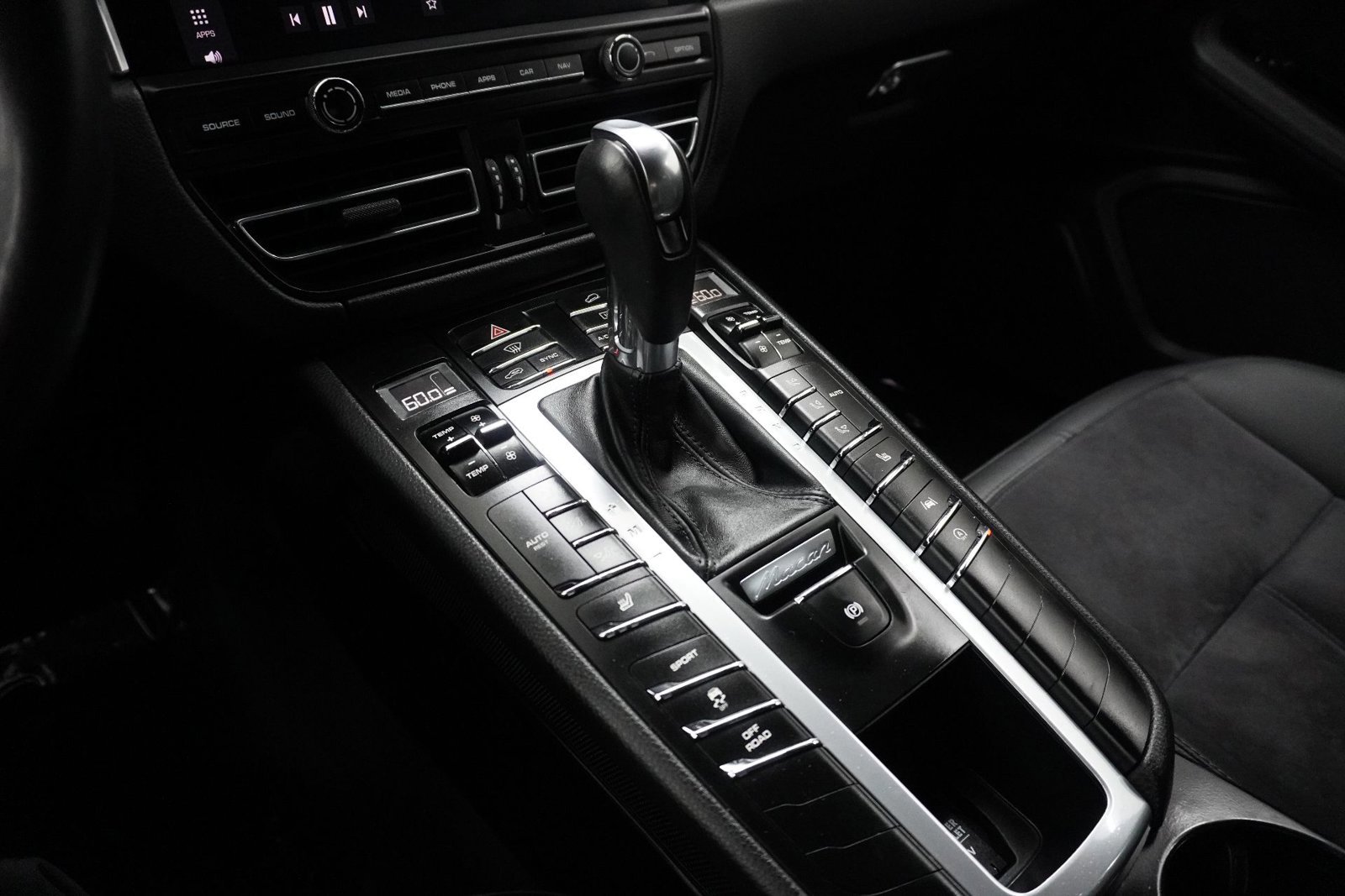 Used 2021 Porsche Macan image 23