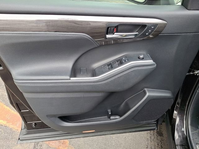 Used 2022 Toyota Highlander Platinum image 10