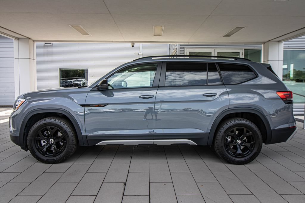 Certified 2024 Volkswagen Atlas Peak Edition SEL AWD/4WD image 11
