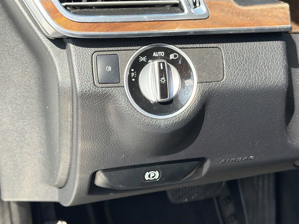 Used 2014 Mercedes-Benz E 350 4MATIC Sedan image 10