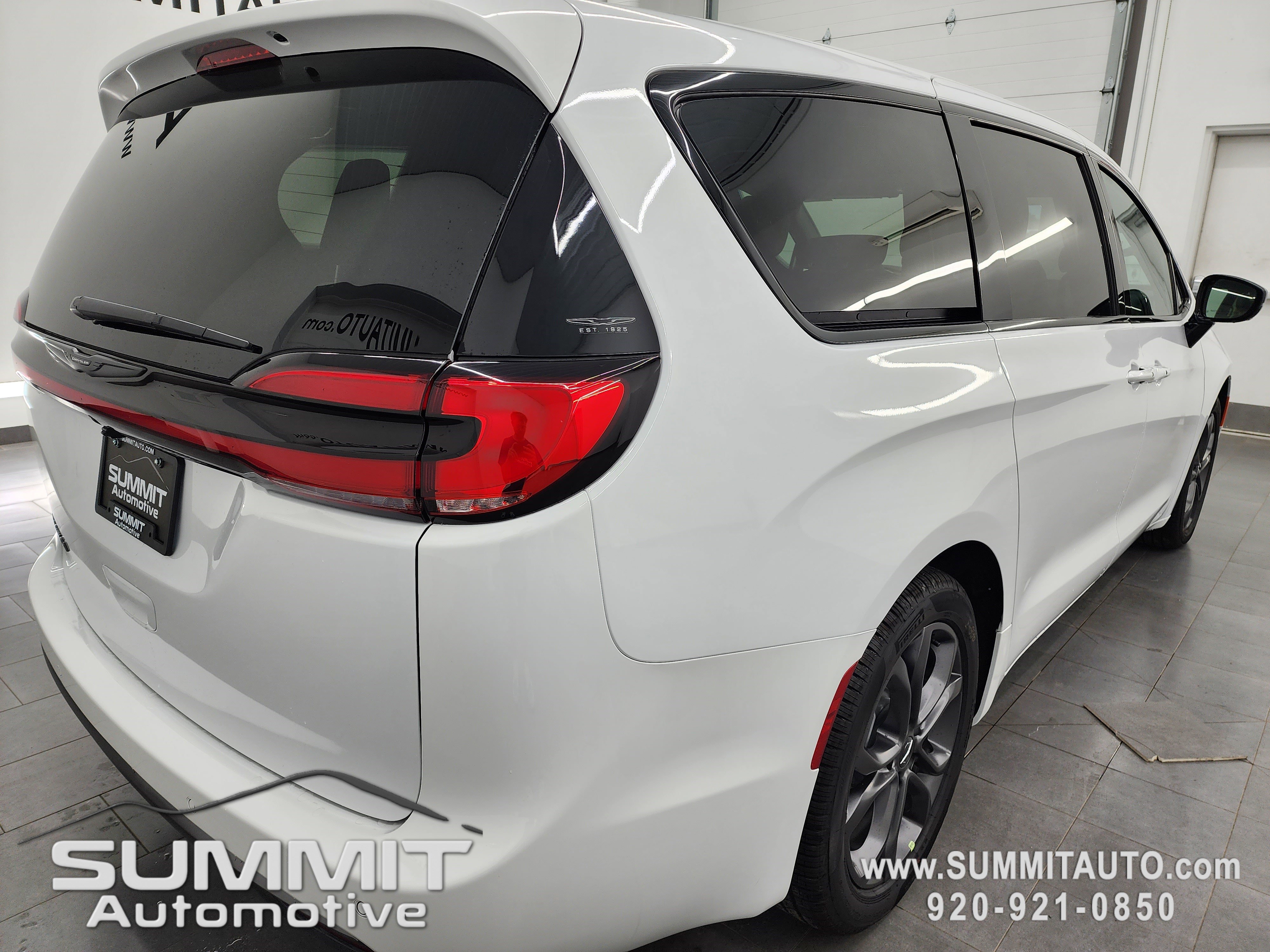 New 2026 Chrysler Pacifica Select FWD image 5