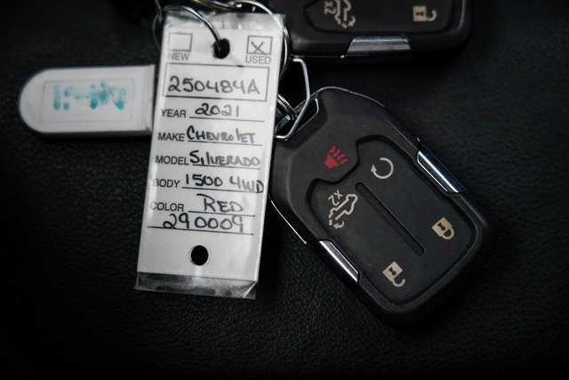 Used 2021 Chevrolet Silverado 1500 LT Trail Boss w/ Convenience Package II image 28