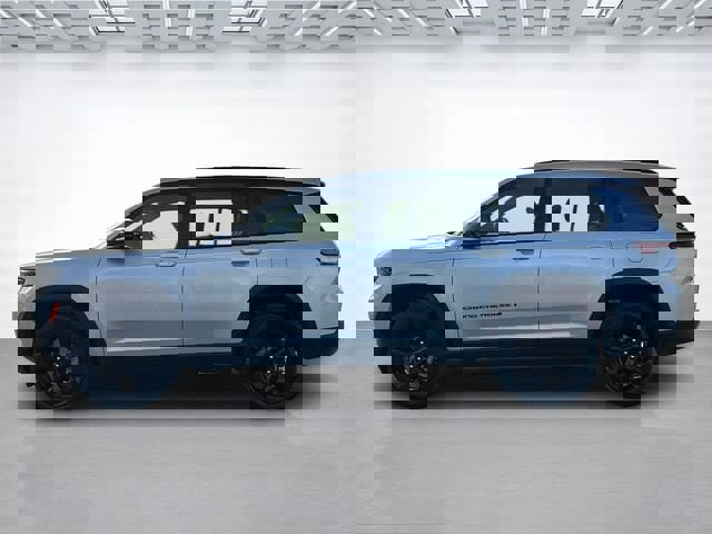 Used 2025 Jeep Grand Cherokee L Limited w/ Black Appearance Package image 7