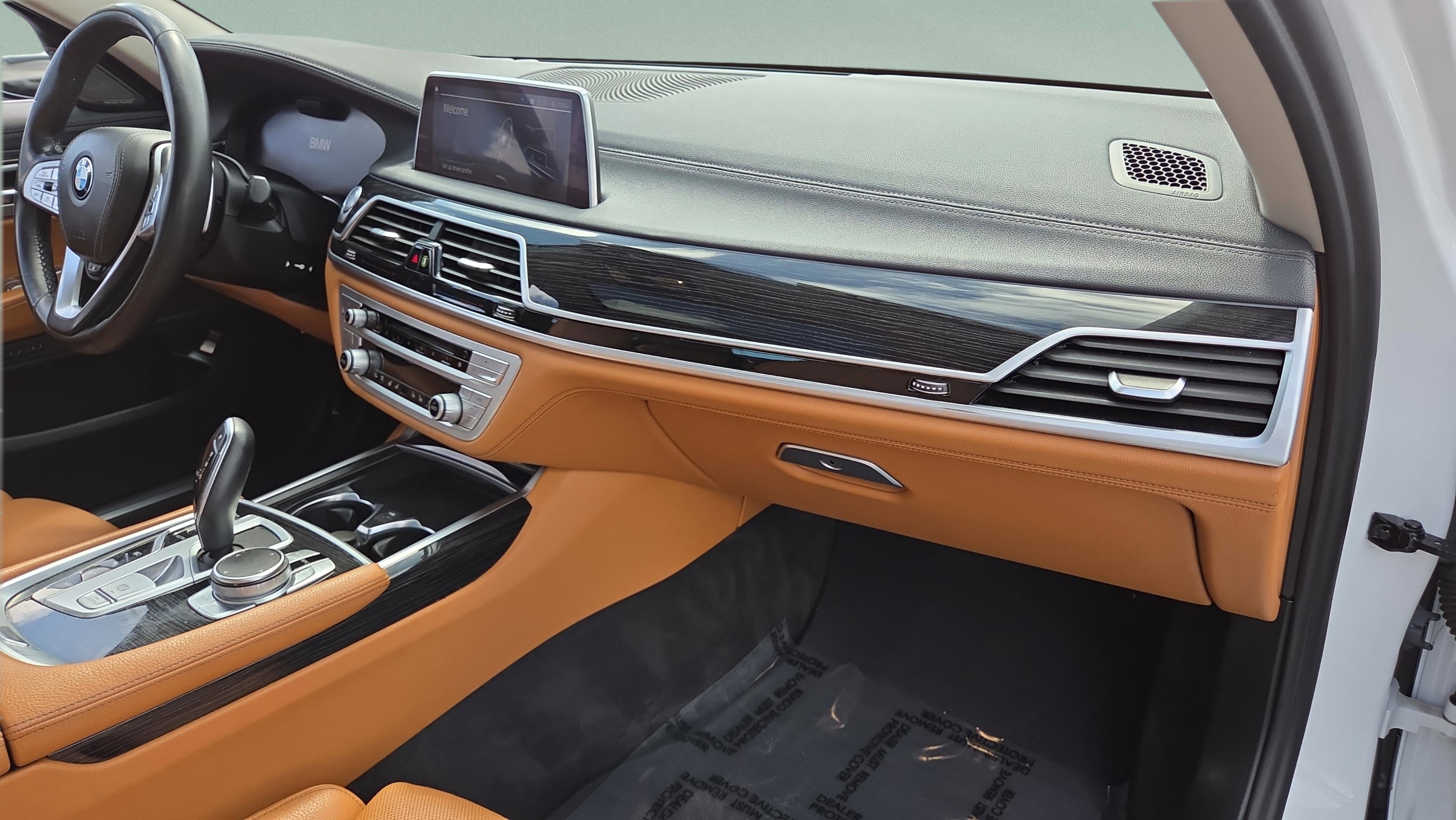 Used 2020 BMW 745e xDrive image 27