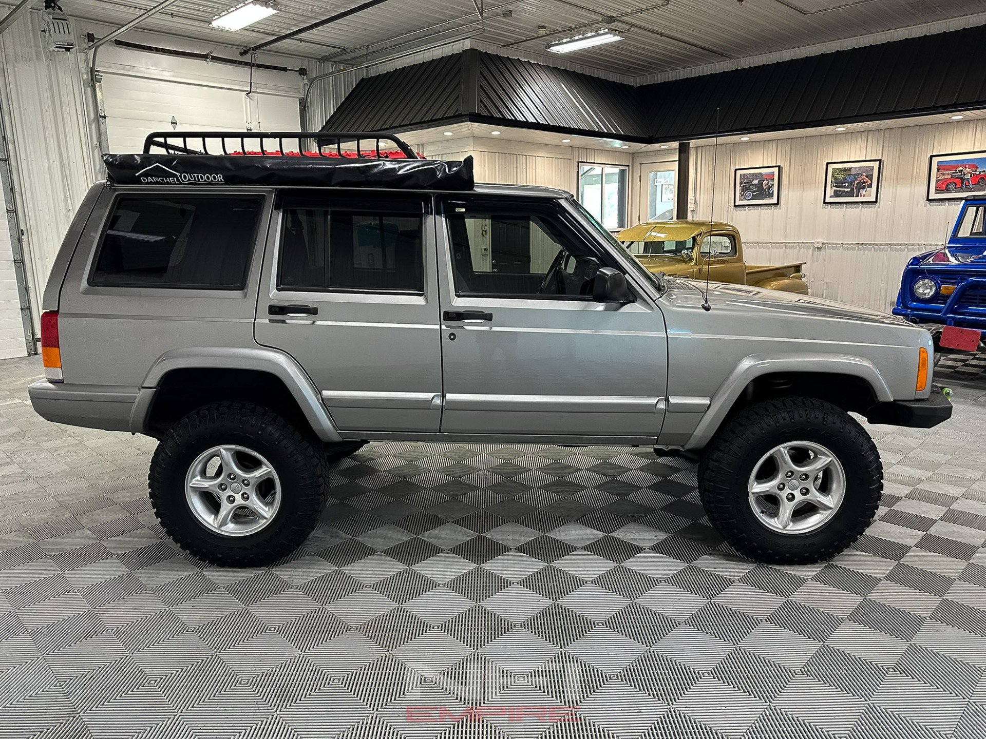 Used 2001 Jeep Cherokee Sport image 7