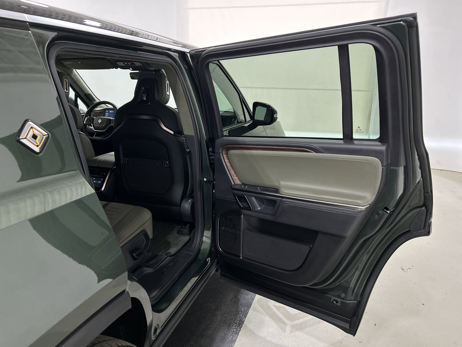 Used 2023 Rivian R1S Adventure image 19