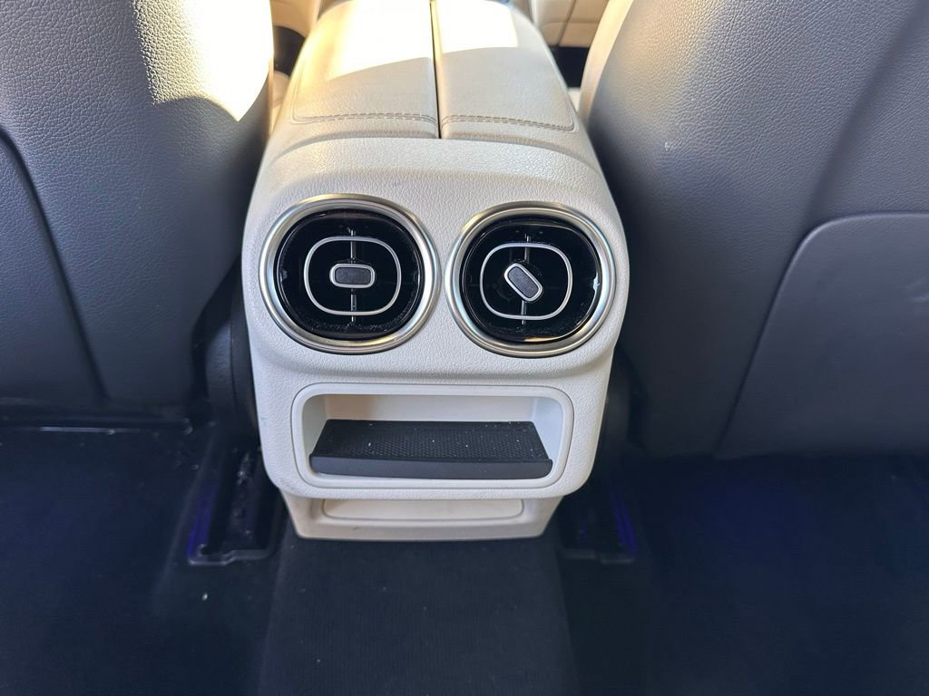 Used 2024 Mercedes-Benz GLC 300 4MATIC image 24