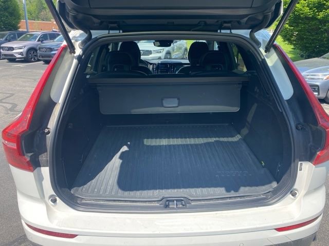 Used 2019 Volvo XC60 T5 Momentum w/ Premium Package AWD/4WD image 16