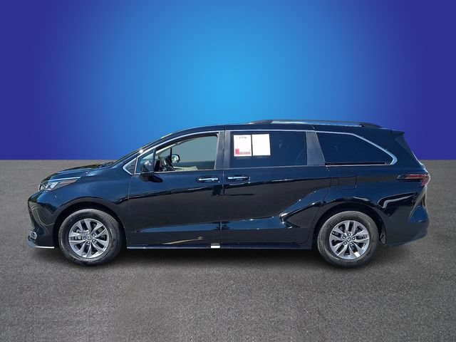 Used 2024 Toyota Sienna XLE FWD image 7