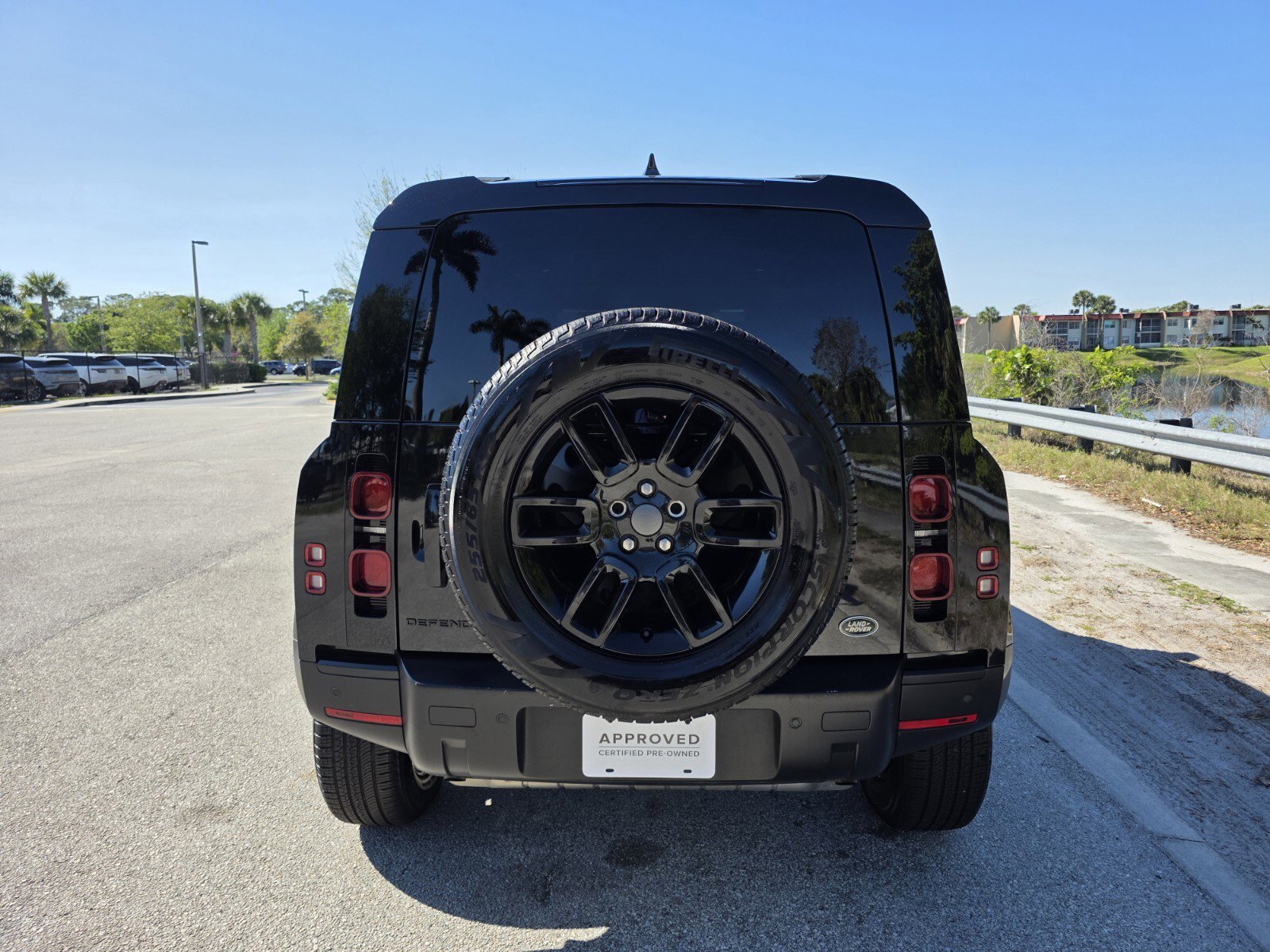 Used 2023 Land Rover Defender 110 image 6