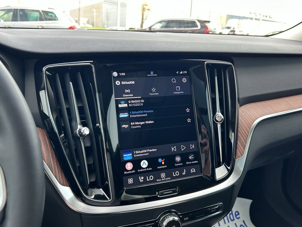 Used 2025 Volvo V60 B5 Cross Country Plus image 20