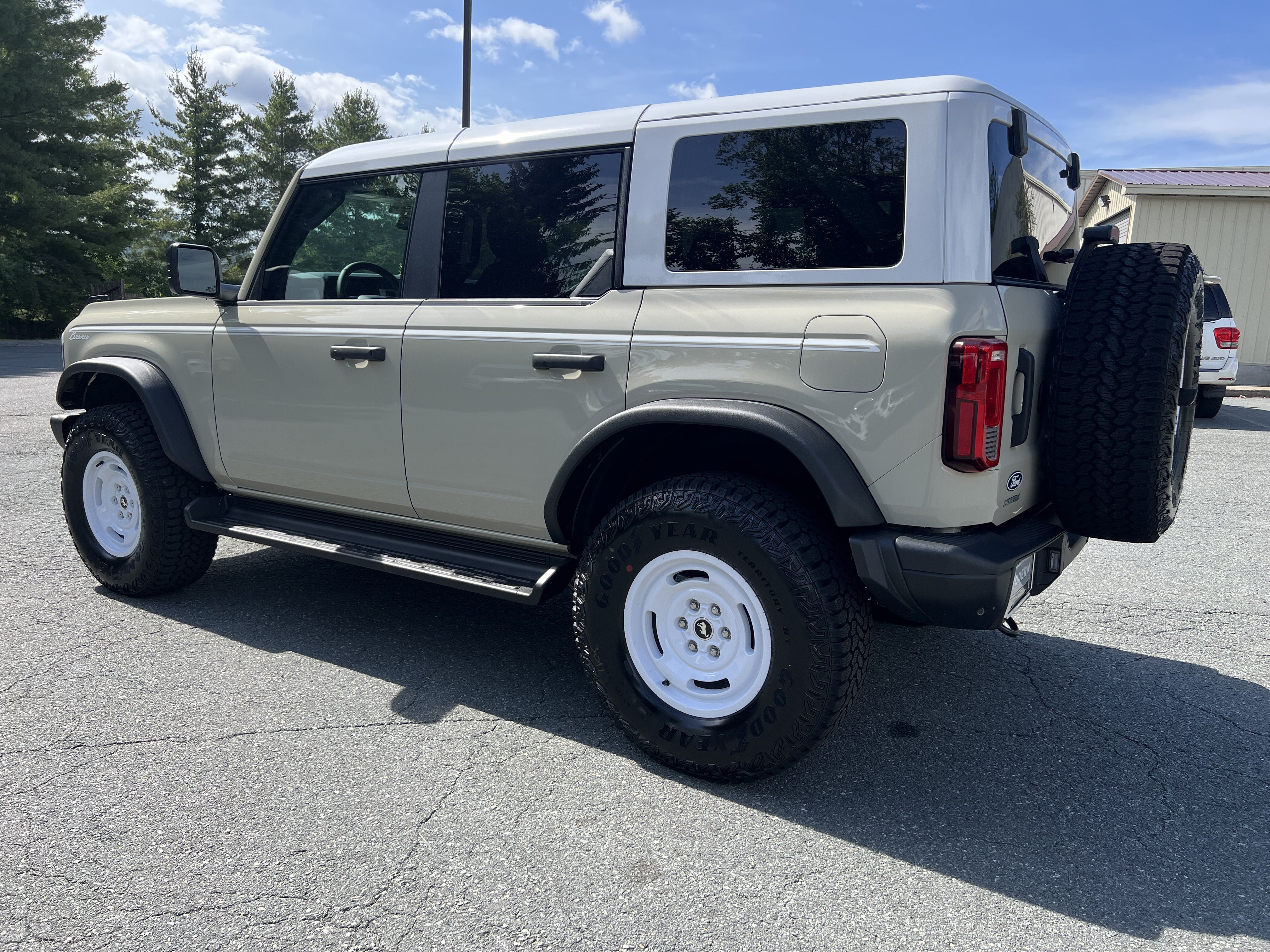 New 2026 Ford Bronco Heritage Edition AWD/4WD image 6