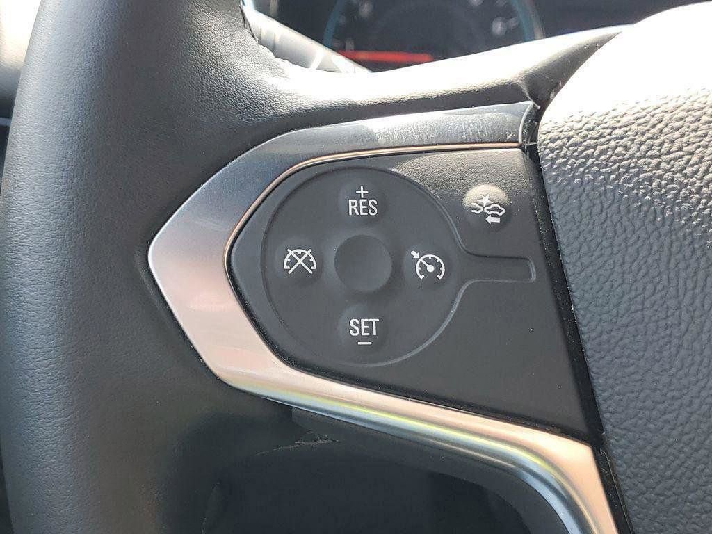 Used 2023 Chevrolet Traverse LT image 9