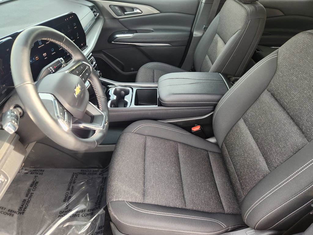 Used 2025 Chevrolet Traverse LT image 13
