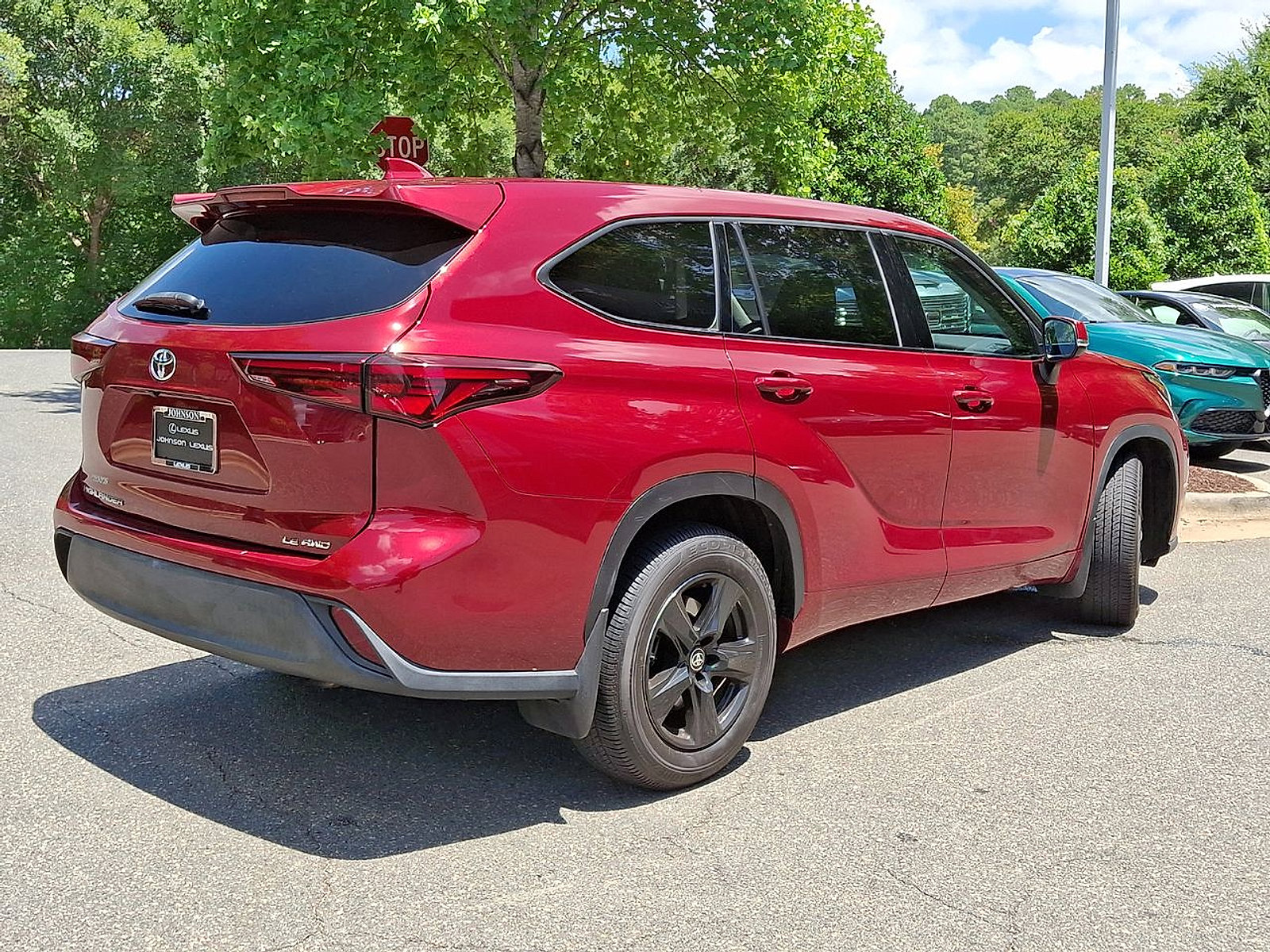Used 2021 Toyota Highlander LE image 24