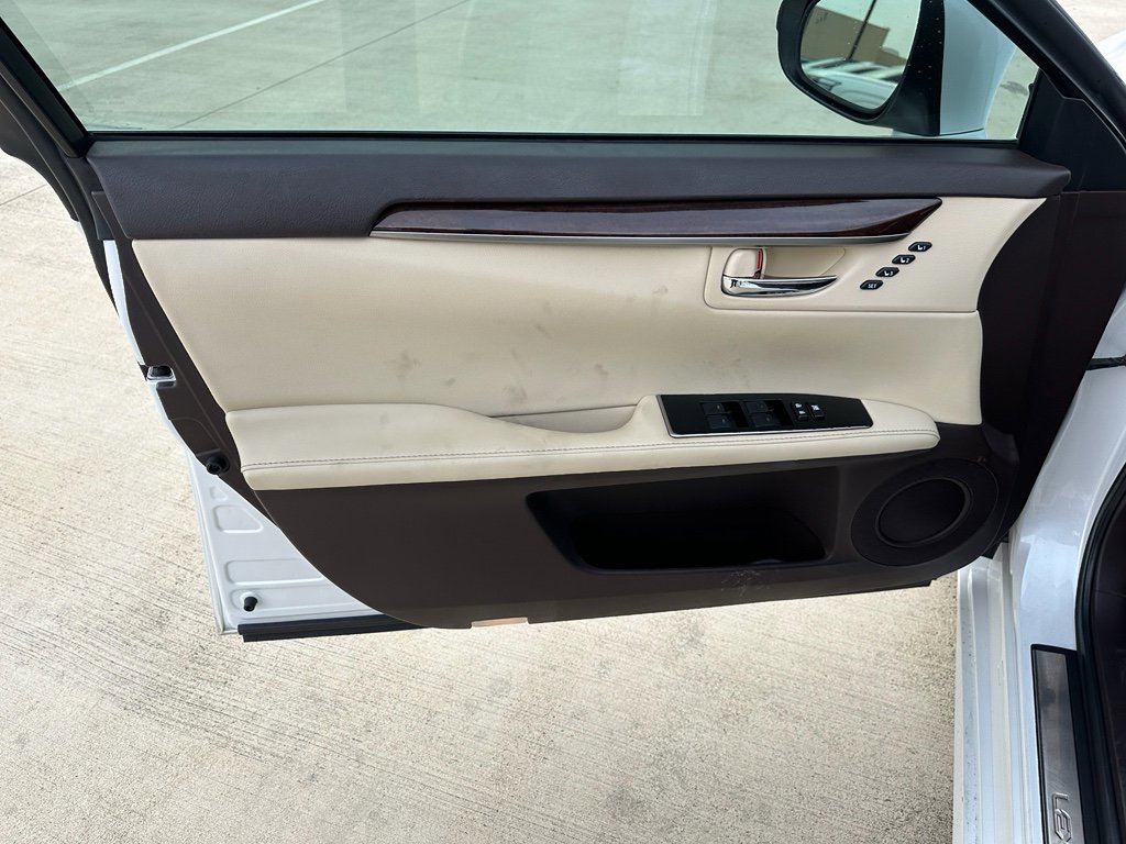 Used 2018 Lexus ES 350 w/ Luxury Package w/Wood Trim image 9