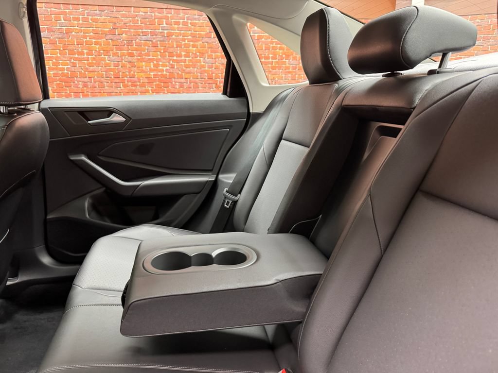 Used 2019 Volkswagen Jetta SEL w/ Cold Weather Package FWD image 11