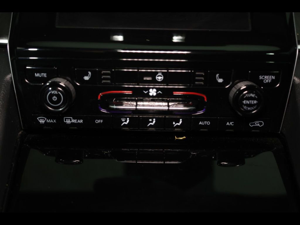 Used 2023 Jeep Grand Cherokee Altitude AWD/4WD image 26