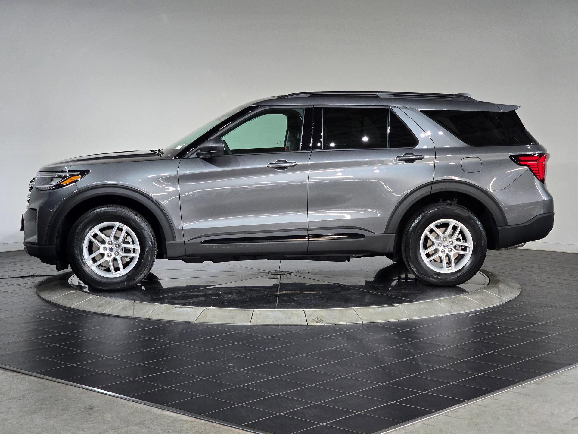 New 2026 Ford Explorer Active AWD/4WD image 7