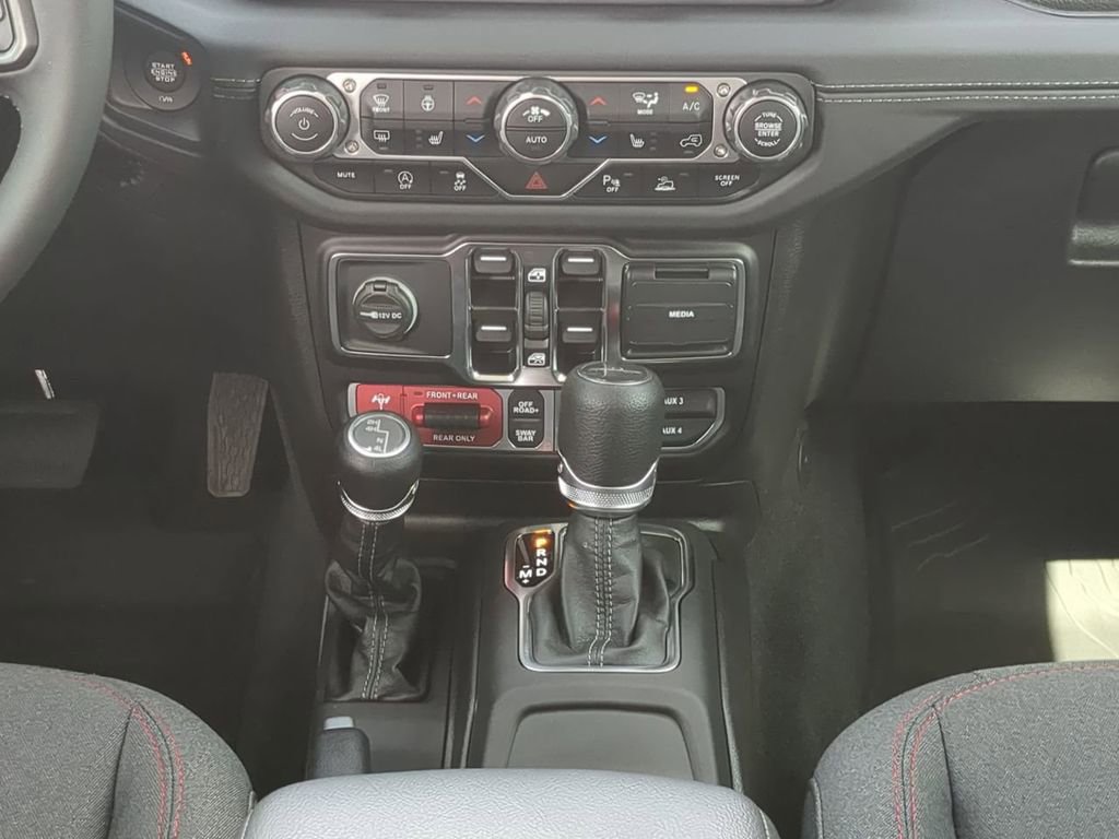 Used 2025 Jeep Gladiator Rubicon w/ Safety Group image 19