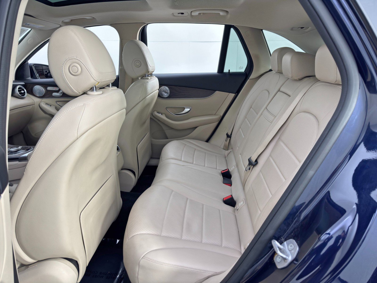 Used 2019 Mercedes-Benz GLC 350e 4MATIC w/ Premium Package image 40