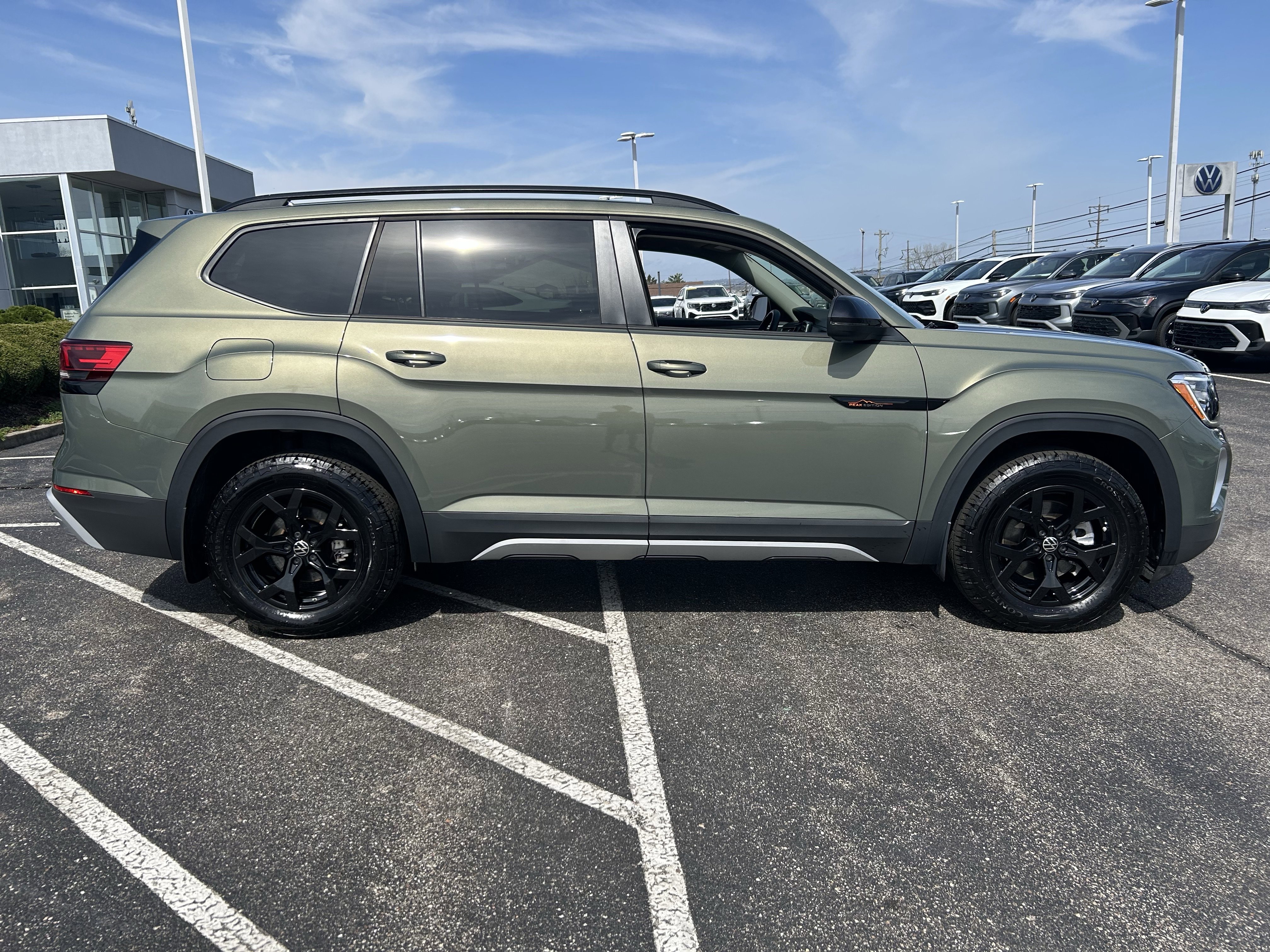 Certified 2025 Volkswagen Atlas Peak Edition SE AWD/4WD image 8