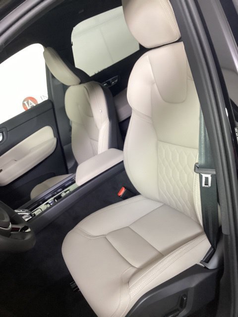 New 2026 Volvo XC60 T8 Plus w/ Protection Package Premier AWD/4WD image 12