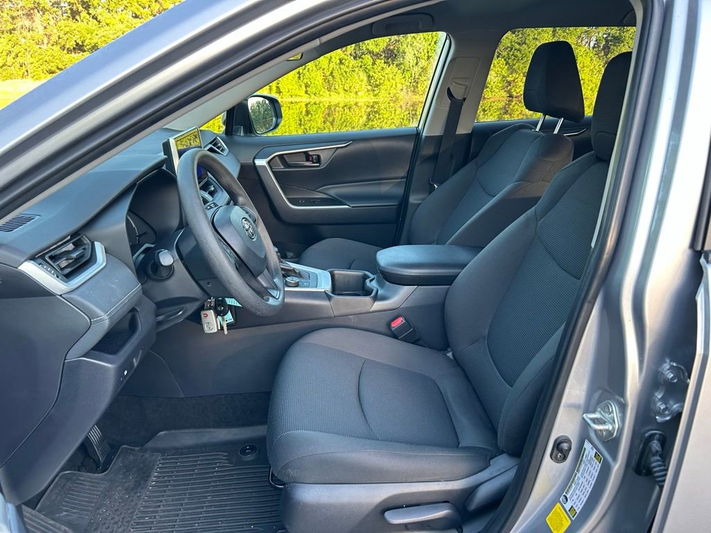 Used 2024 Toyota RAV4 LE AWD/4WD image 14