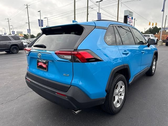Used 2019 Toyota RAV4 XLE w/ Convenience Package FWD image 5